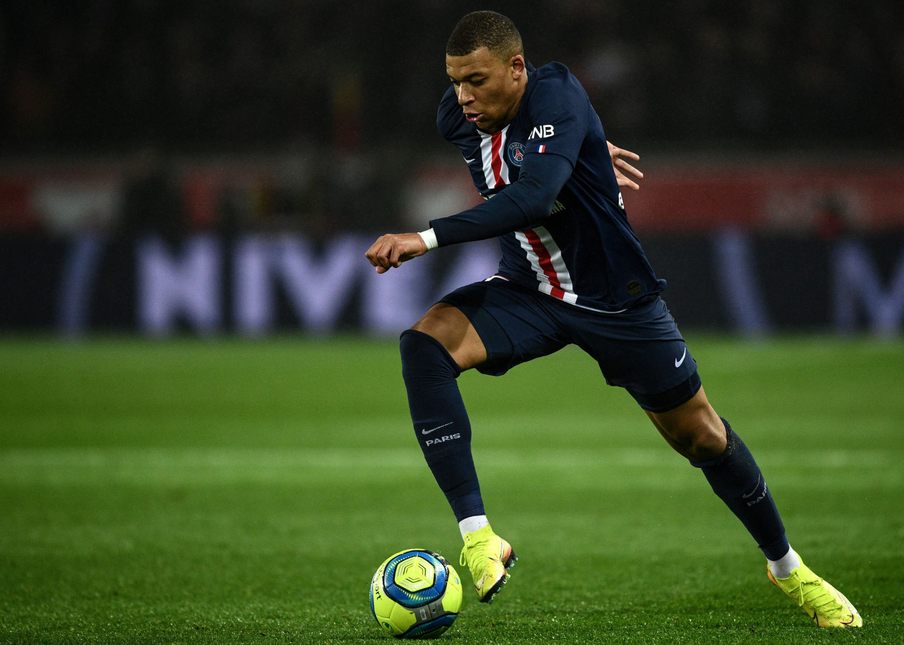 PSG beat Barcelona